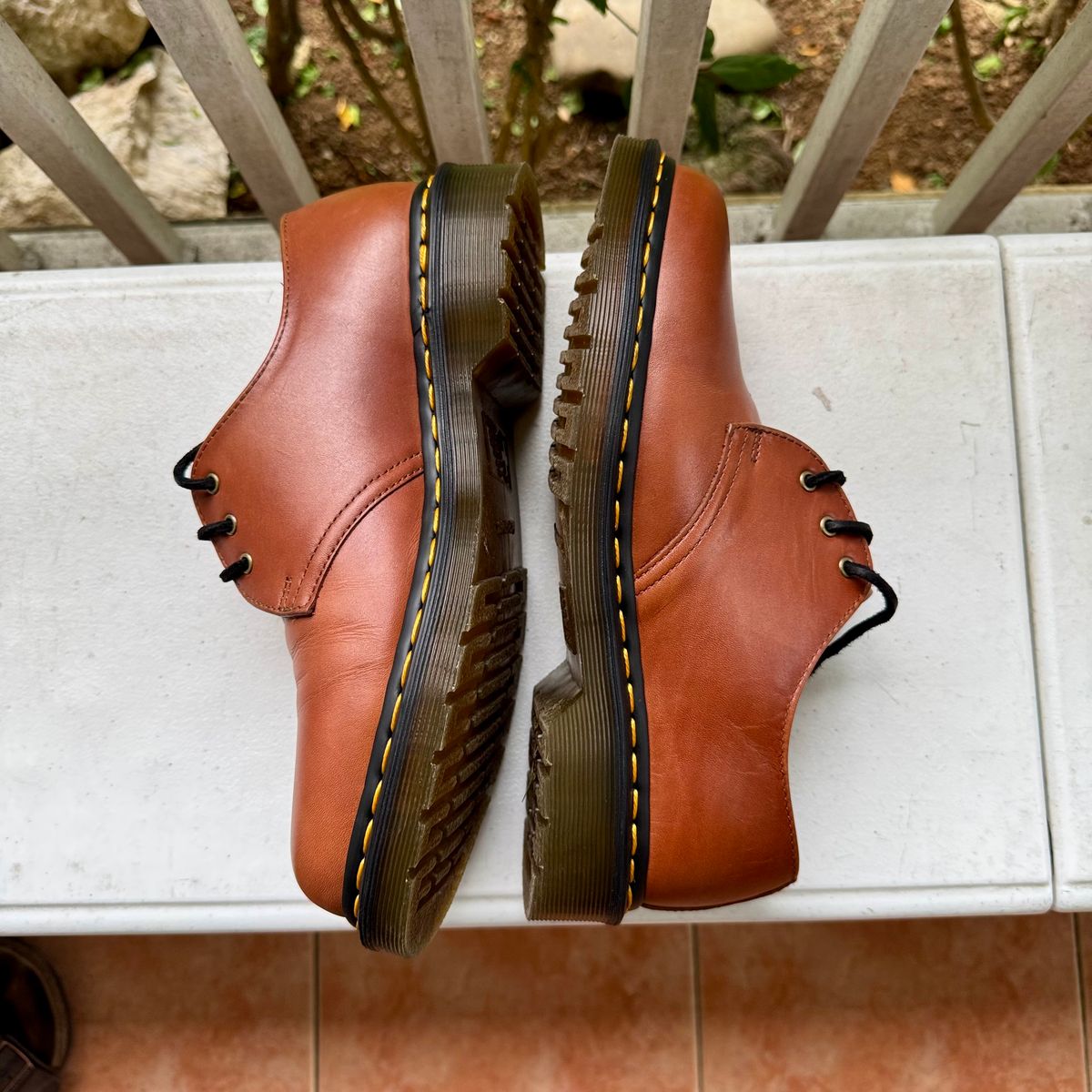 Photo by stinkypatina on September 13, 2025 of the Dr. Martens 1461 in Carrara Saddle Tan.