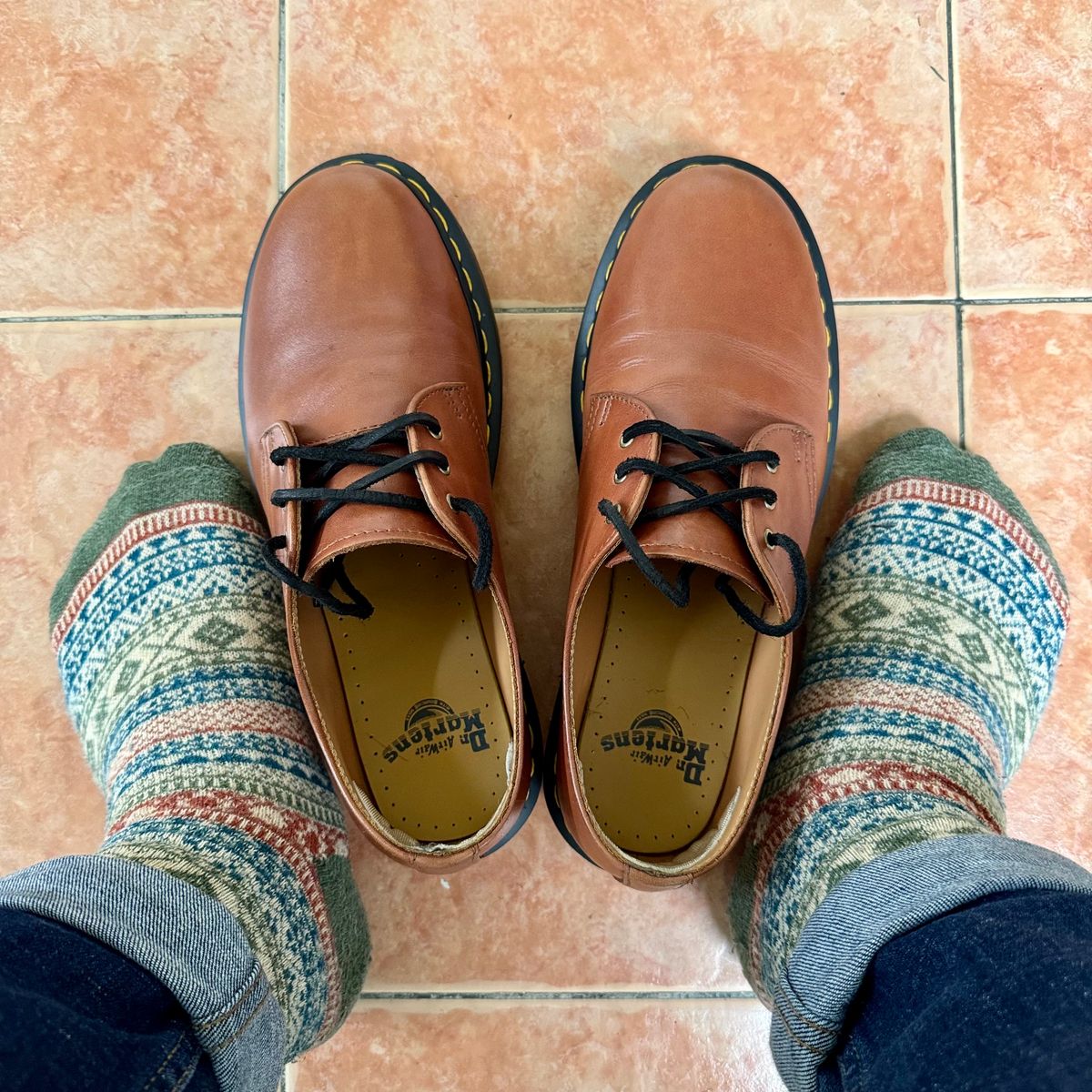 Photo by stinkypatina on September 13, 2025 of the Dr. Martens 1461 in Carrara Saddle Tan.