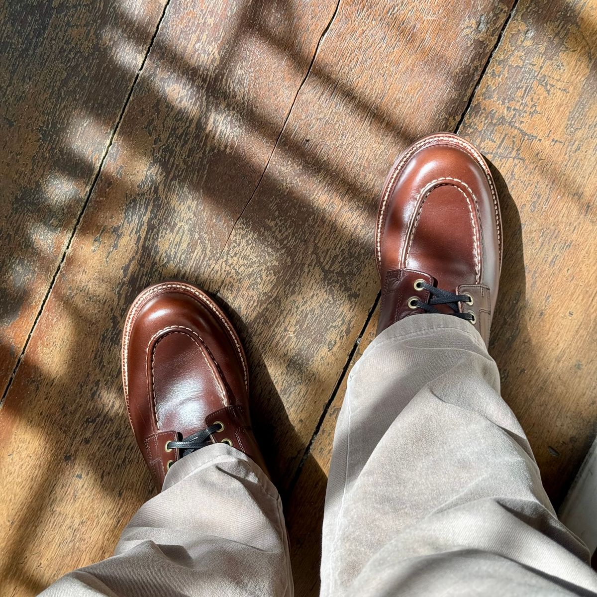 Photo by stinkypatina on October 2, 2025 of the Grant Stone Brass Boot in Horween Crimson Chromexcel.