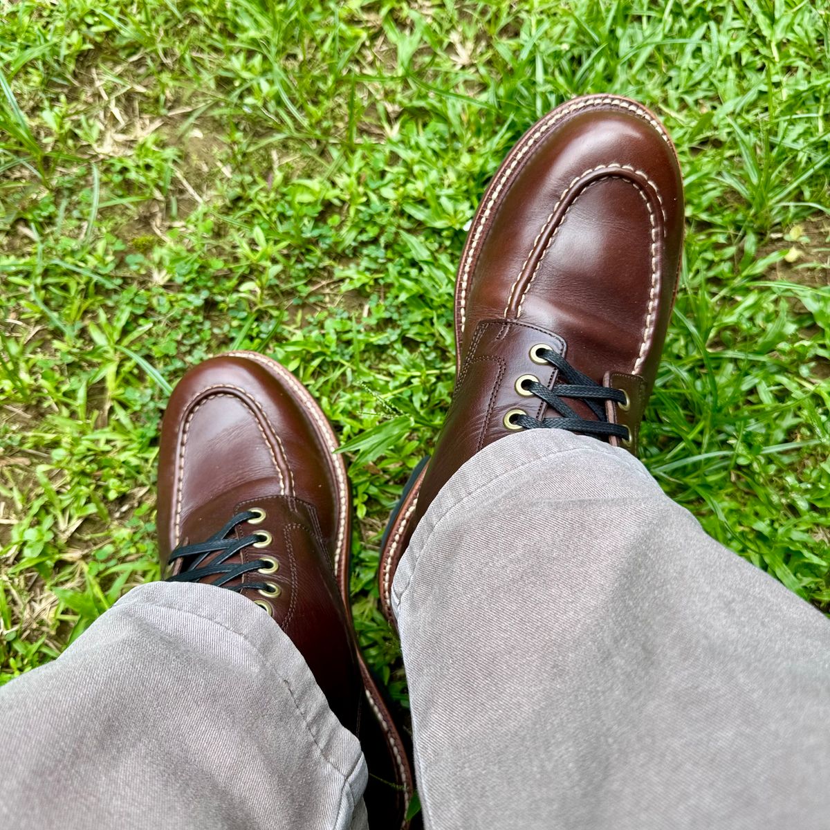 Photo by stinkypatina on October 2, 2025 of the Grant Stone Brass Boot in Horween Crimson Chromexcel.
