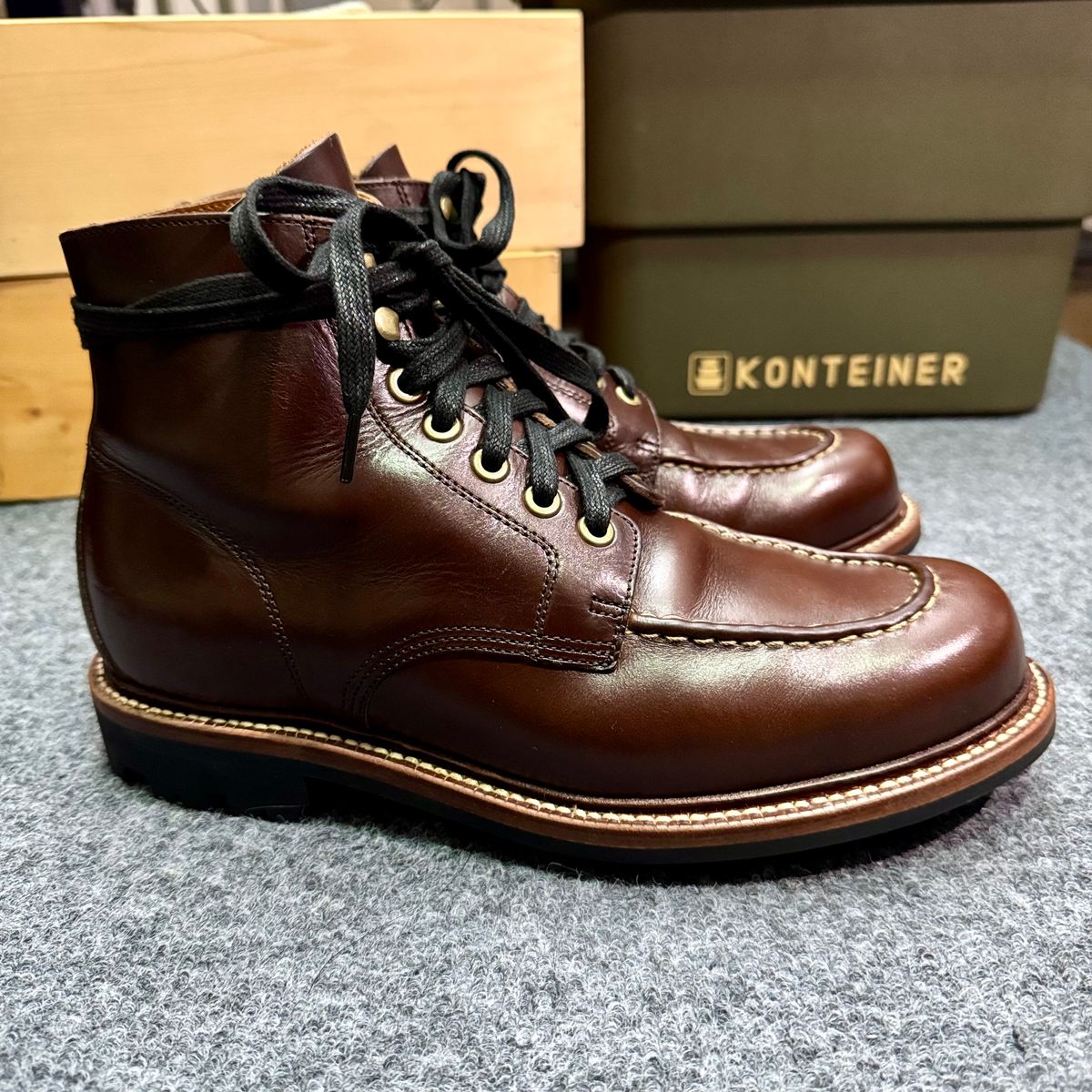 Photo by stinkypatina on November 1, 2025 of the Grant Stone Brass Boot in Horween Crimson Chromexcel.
