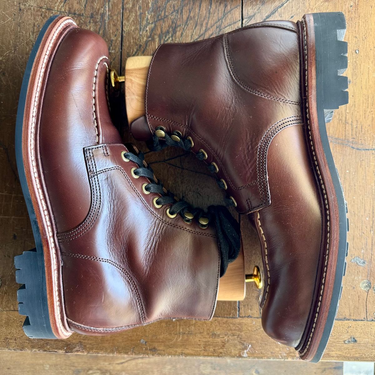 Photo by stinkypatina on January 4, 2026 of the Grant Stone Brass Boot in Horween Crimson Chromexcel.