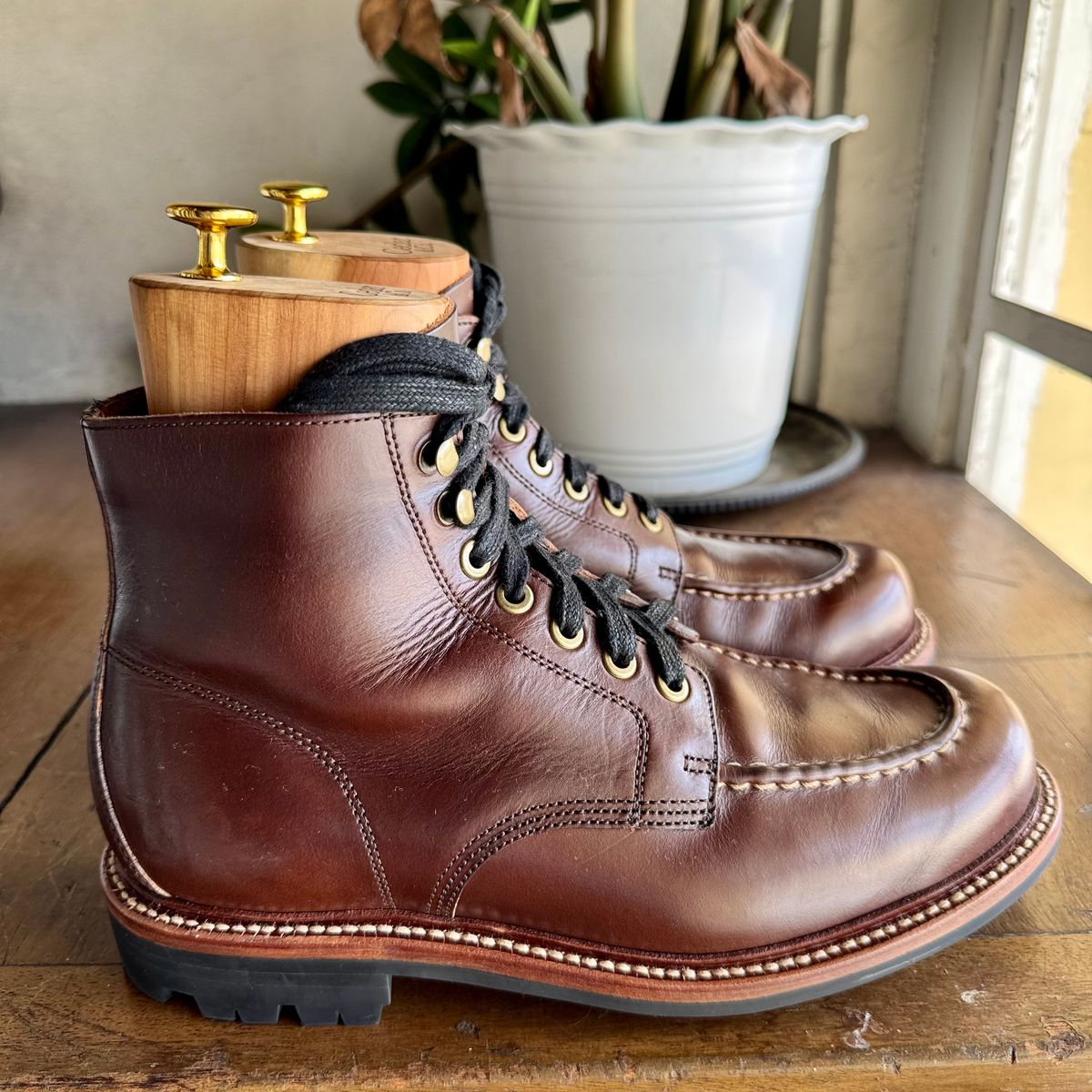 Photo by stinkypatina on January 4, 2026 of the Grant Stone Brass Boot in Horween Crimson Chromexcel.