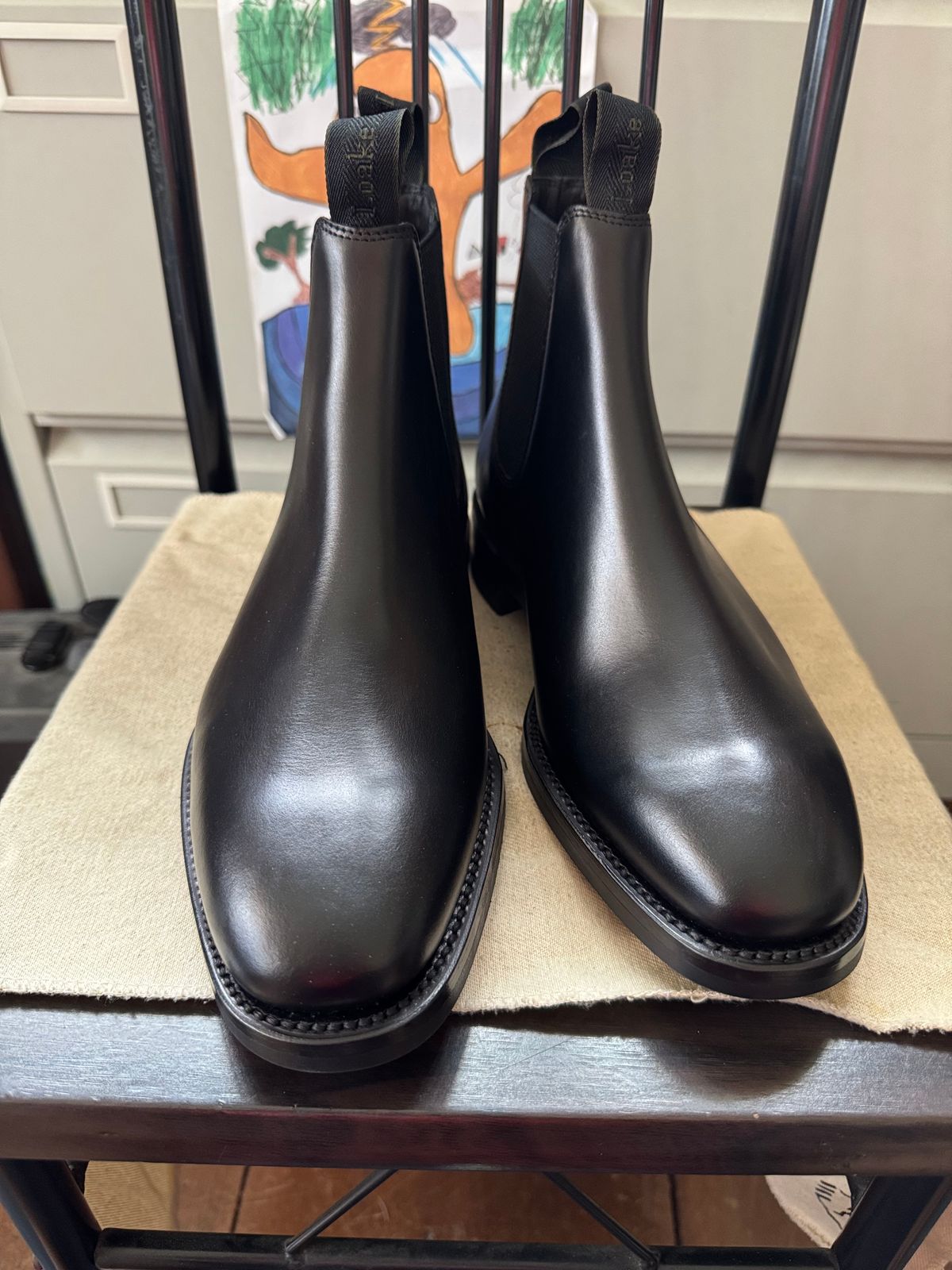 Photo by stinkypatina on July 2, 2025 of the Loake Loake 1880 Chatsworth Chelsea in Loake Calf Leather.