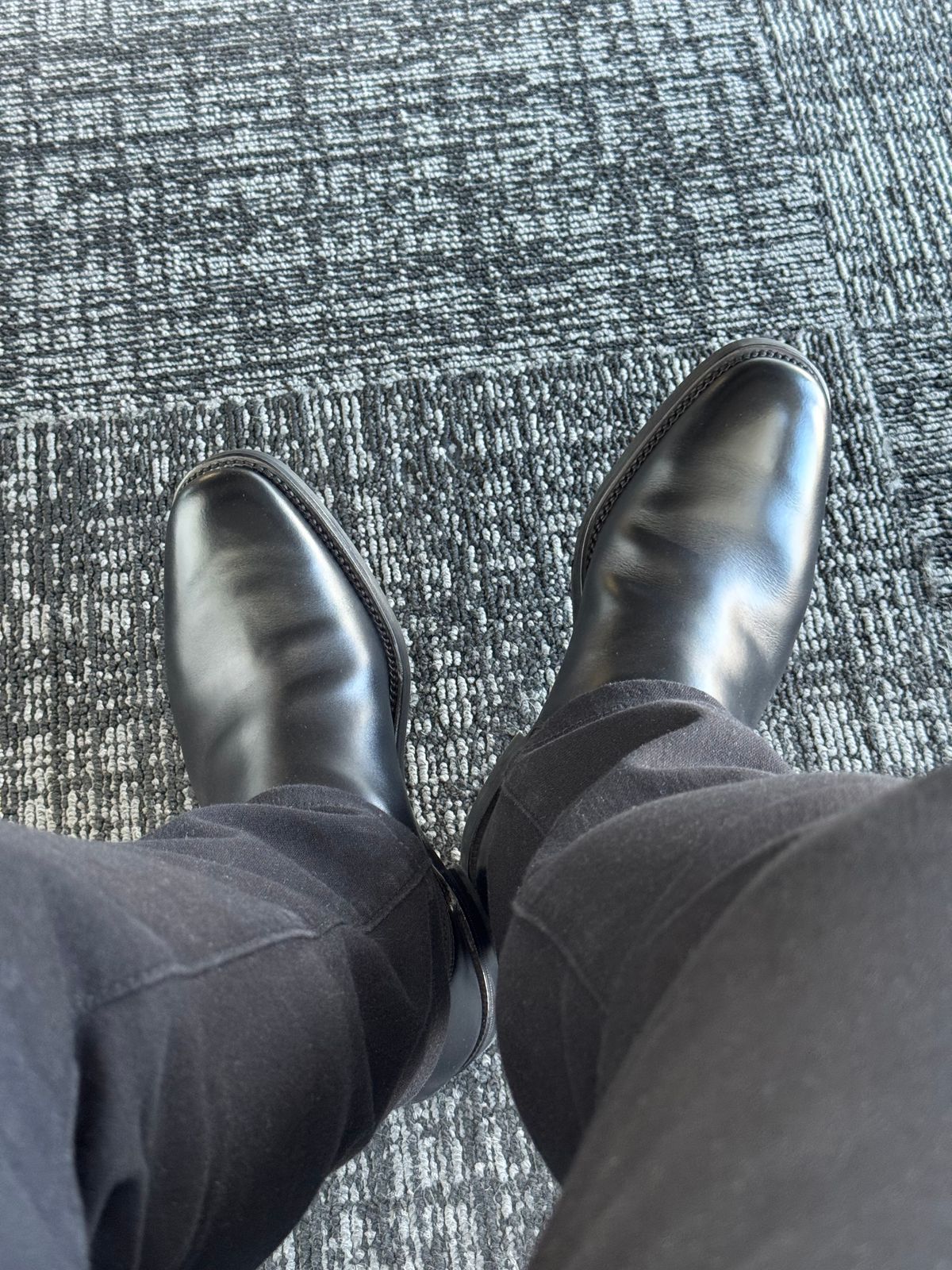 Photo by stinkypatina on July 14, 2025 of the Loake Loake 1880 Chatsworth Chelsea in Loake Calf Leather.