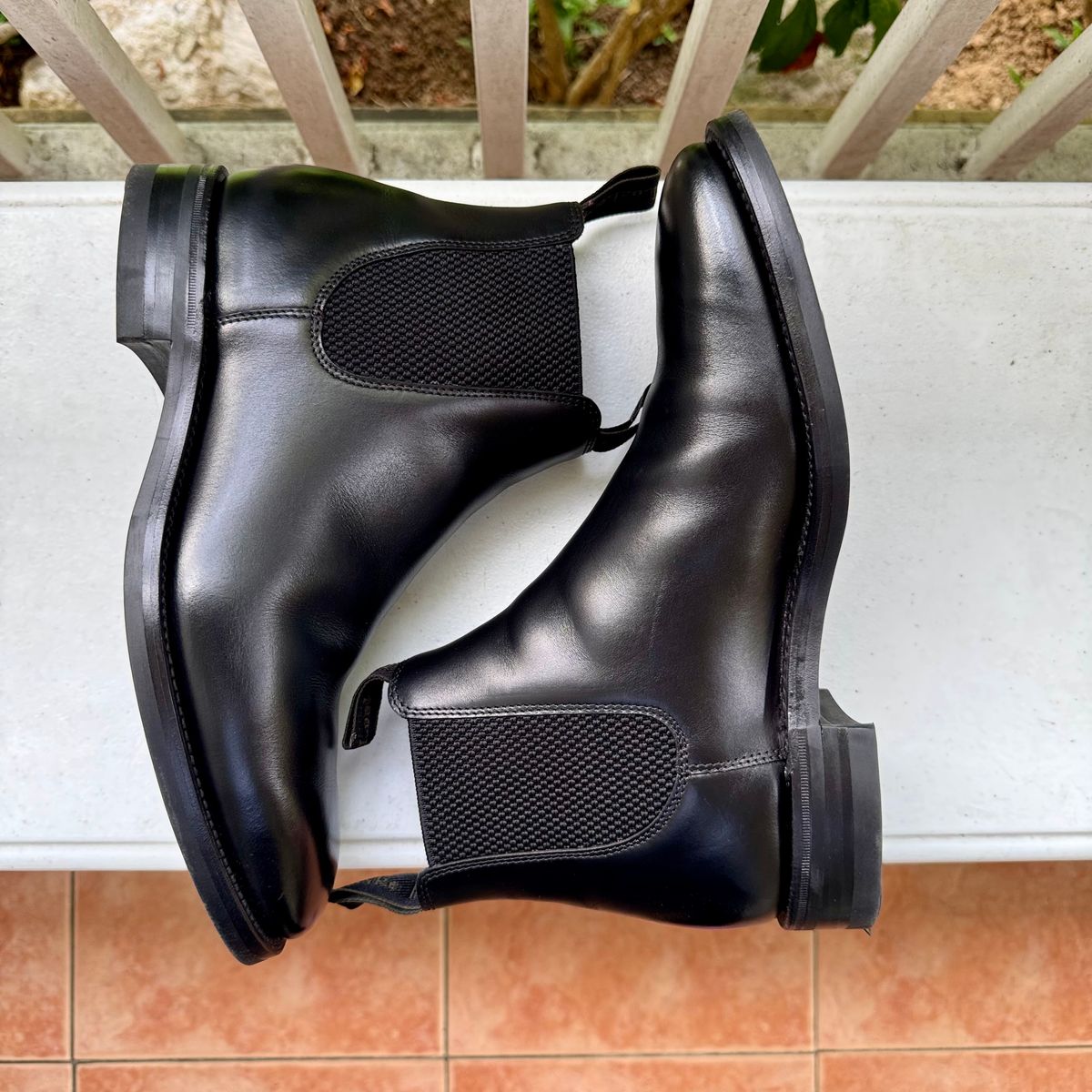 Photo by stinkypatina on August 21, 2025 of the Loake Loake 1880 Chatsworth Chelsea in Loake Calf Leather.
