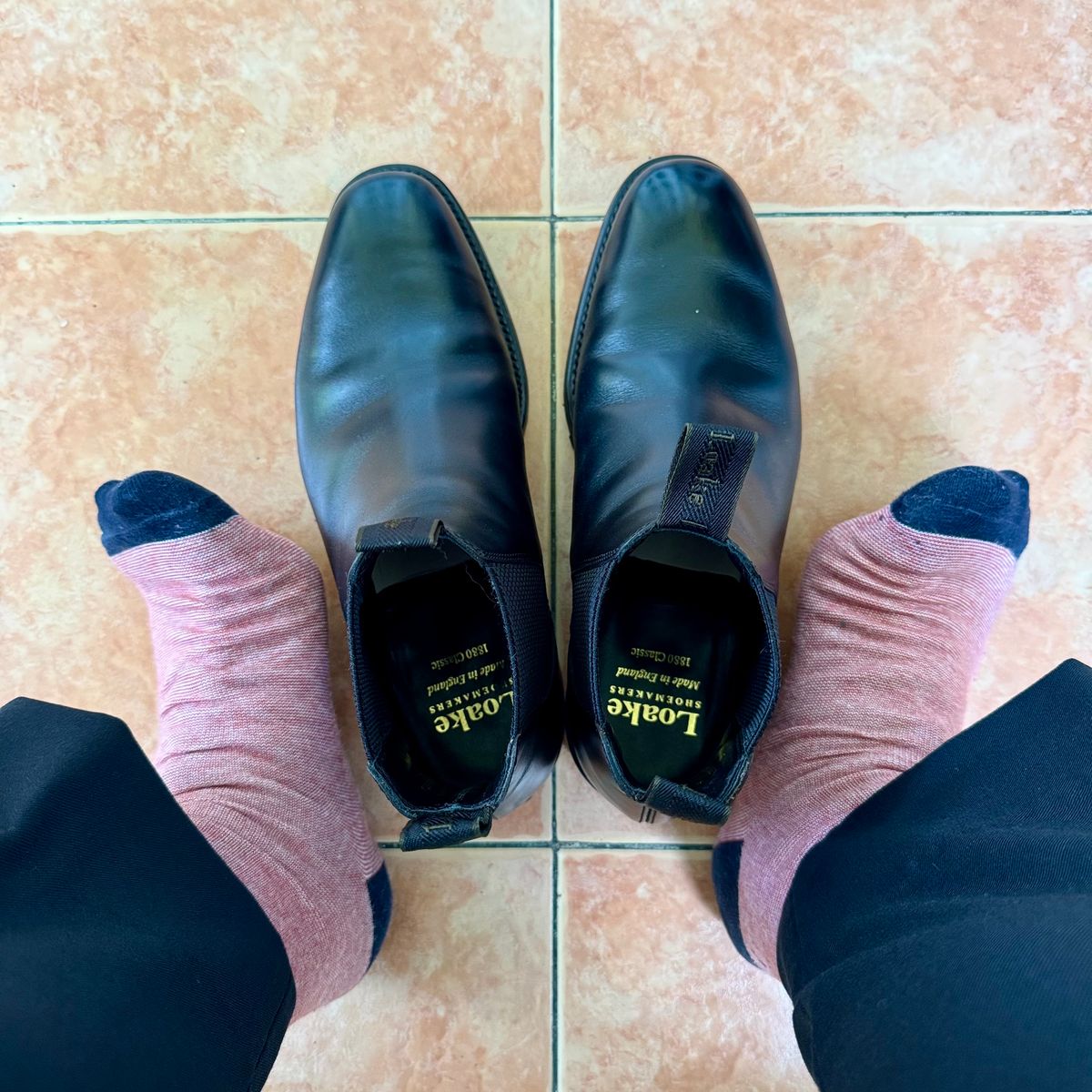 Photo by stinkypatina on August 21, 2025 of the Loake Loake 1880 Chatsworth Chelsea in Loake Calf Leather.
