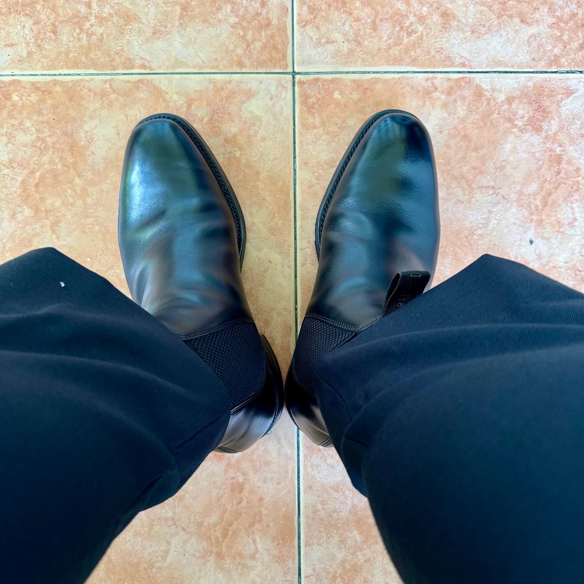 Photo by stinkypatina on August 21, 2025 of the Loake Loake 1880 Chatsworth Chelsea in Loake Calf Leather.