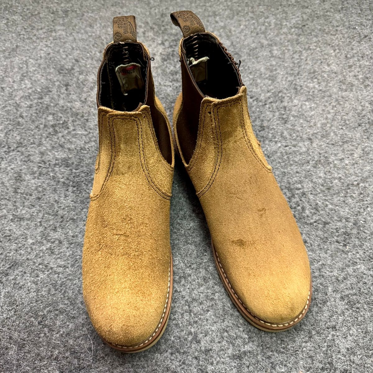 Photo by stinkypatina on October 30, 2025 of the Red Wing Classic Chelsea in S.B. Foot Hawthorne Muleskinner.