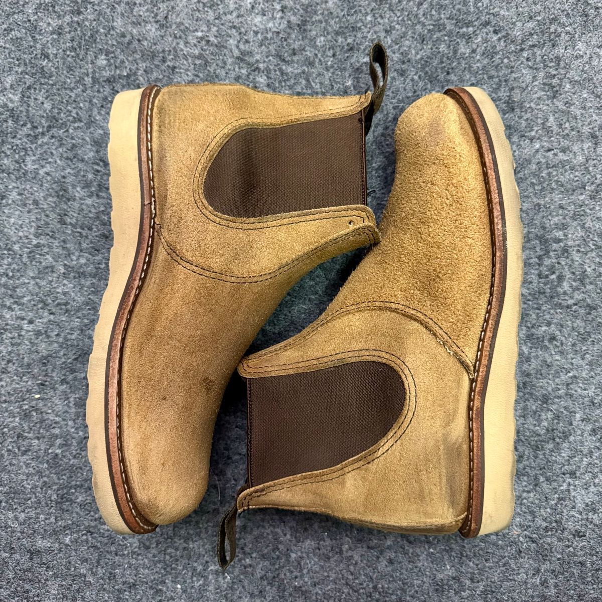 Photo by stinkypatina on October 30, 2025 of the Red Wing Classic Chelsea in S.B. Foot Hawthorne Muleskinner.