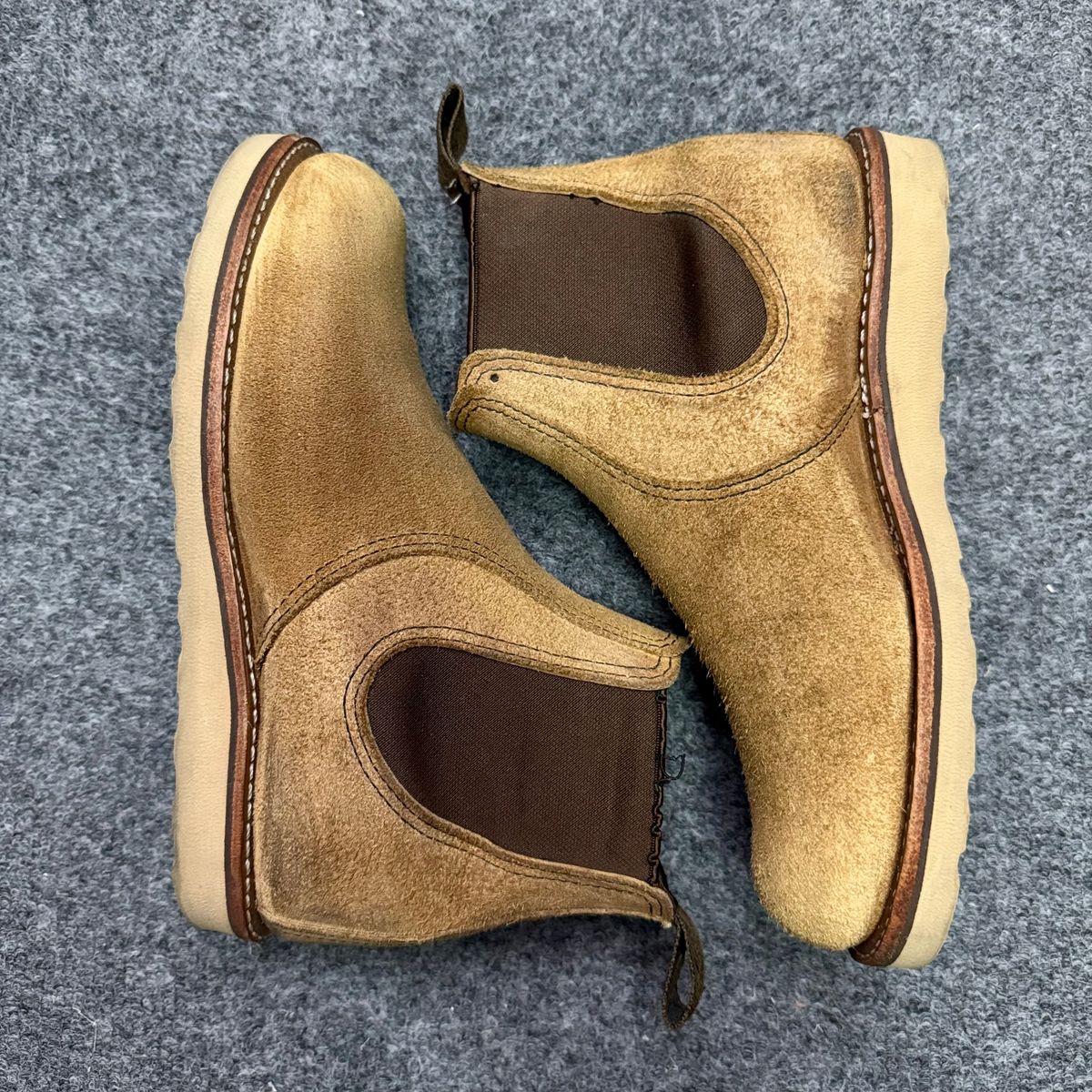 Photo by stinkypatina on October 30, 2025 of the Red Wing Classic Chelsea in S.B. Foot Hawthorne Muleskinner.