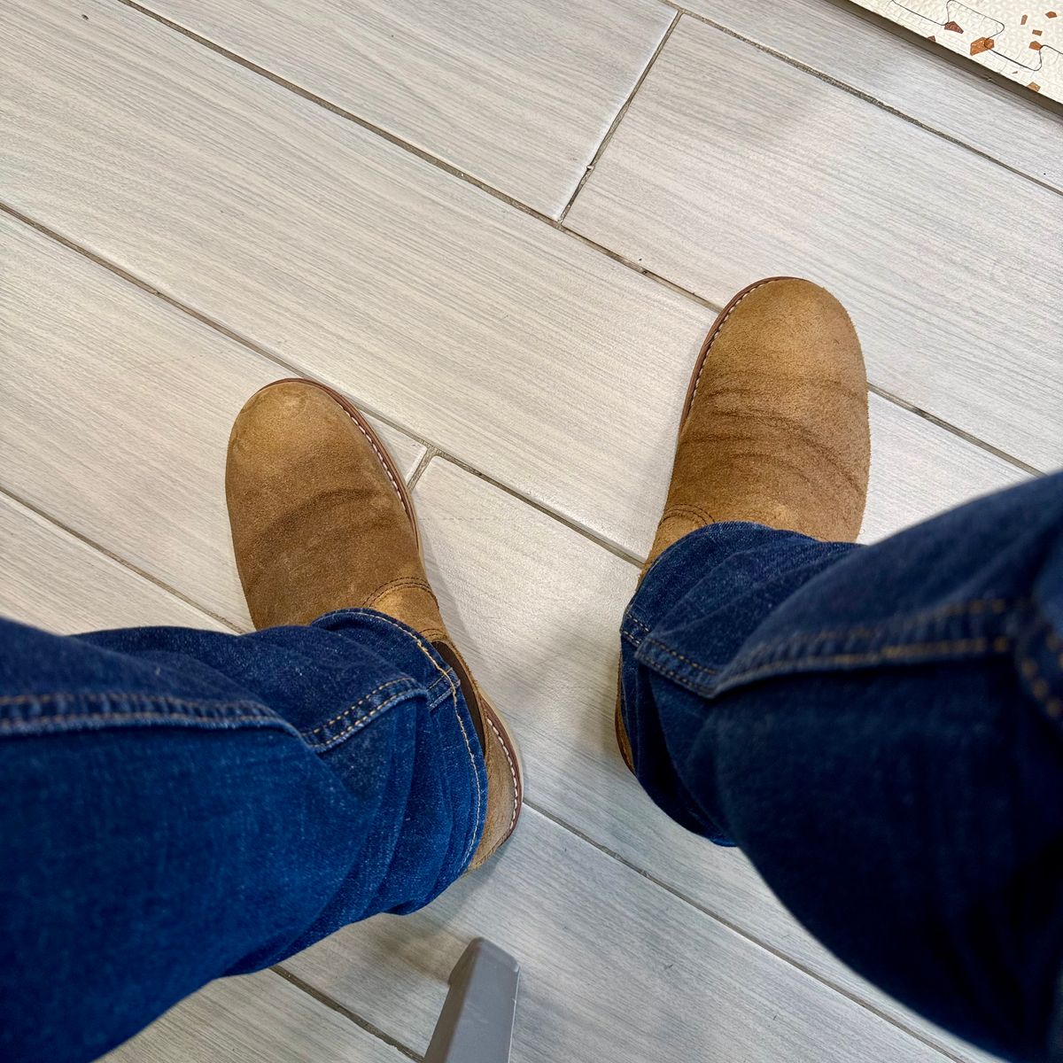 Photo by stinkypatina on October 30, 2025 of the Red Wing Classic Chelsea in S.B. Foot Hawthorne Muleskinner.