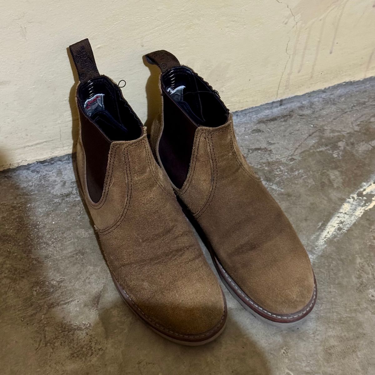 Photo by stinkypatina on March 28, 2026 of the Red Wing Classic Chelsea in S.B. Foot Hawthorne Muleskinner.