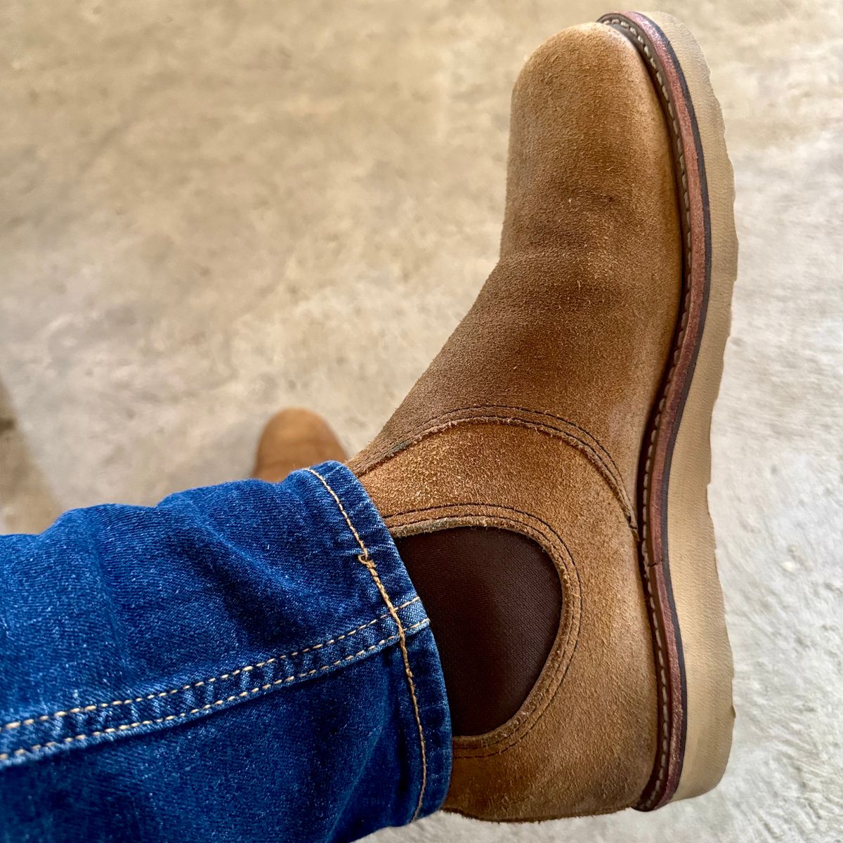 Photo by stinkypatina on March 29, 2026 of the Red Wing Classic Chelsea in S.B. Foot Hawthorne Muleskinner.