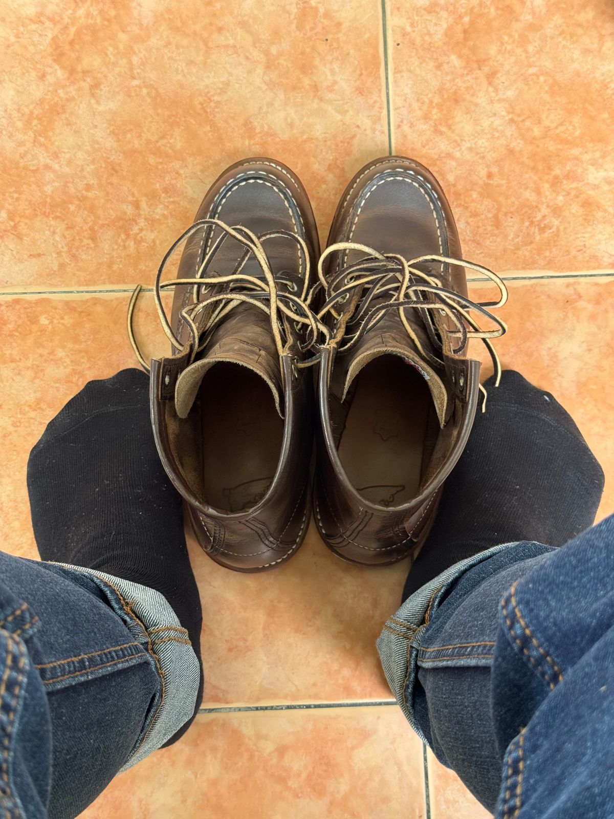 Photo by stinkypatina on June 26, 2025 of the Red Wing 6-Inch Classic Moc in S. B. Foot Concrete Rough & Tough.