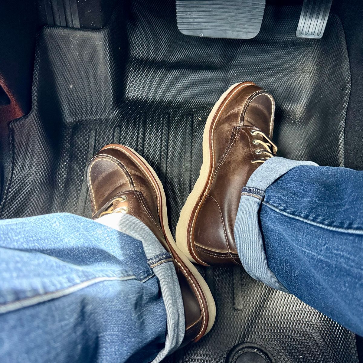 Photo by stinkypatina on August 15, 2025 of the Red Wing 6-Inch Classic Moc in S. B. Foot Concrete Rough & Tough.