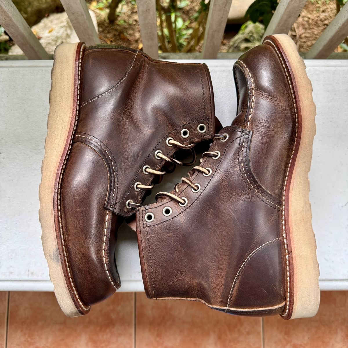 Photo by stinkypatina on October 18, 2025 of the Red Wing 6-Inch Classic Moc in S. B. Foot Concrete Rough & Tough.