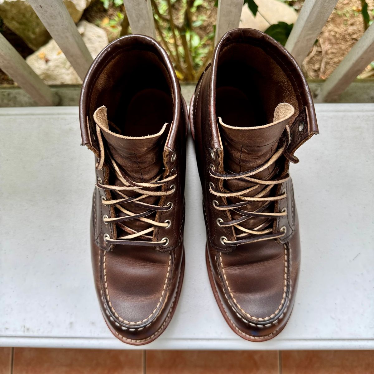 Photo by stinkypatina on October 18, 2025 of the Red Wing 6-Inch Classic Moc in S. B. Foot Concrete Rough & Tough.