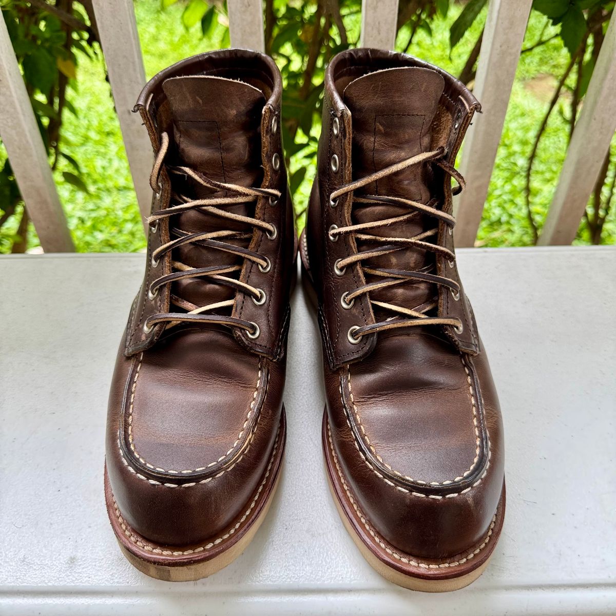 Photo by stinkypatina on October 18, 2025 of the Red Wing 6-Inch Classic Moc in S. B. Foot Concrete Rough & Tough.