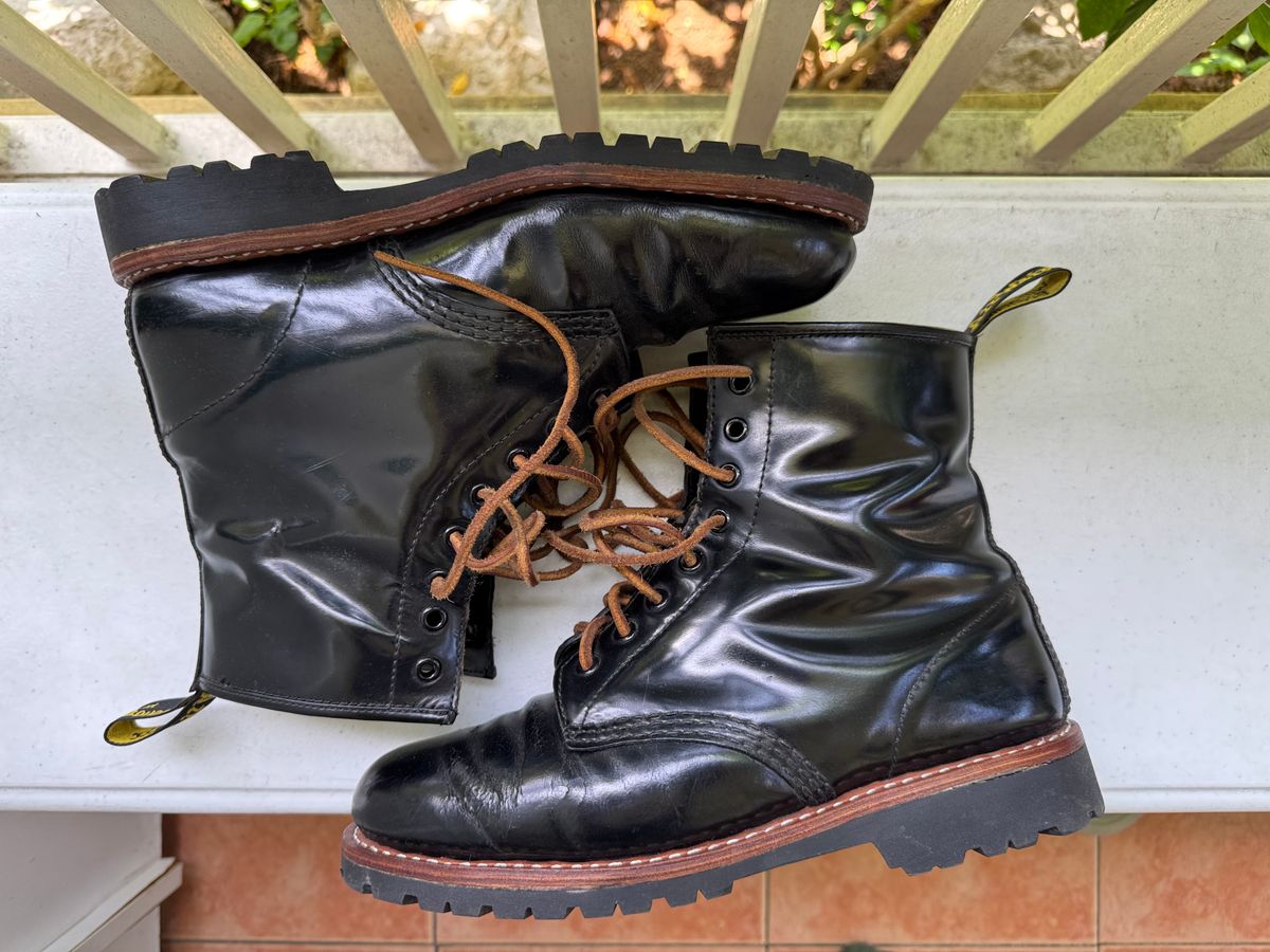 Photo by stinkypatina on July 10, 2025 of the Dr. Martens 1460 in Black Smooth Leather.