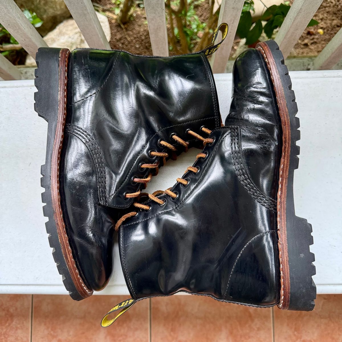 Photo by stinkypatina on August 26, 2025 of the Dr. Martens 1460 in Black Smooth Leather.