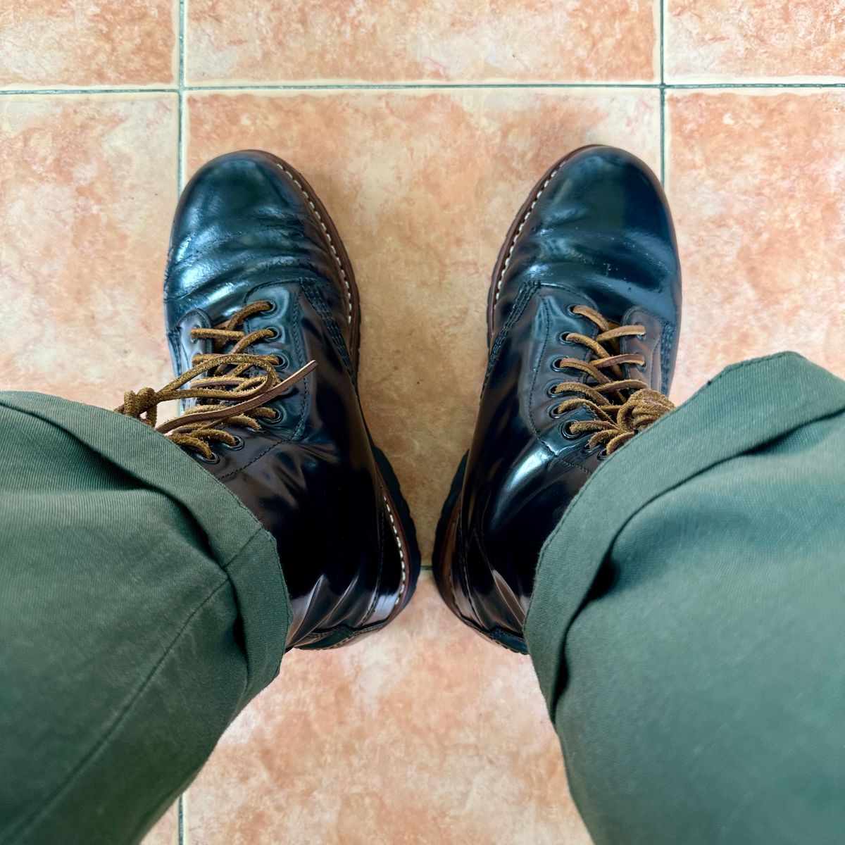 Photo by stinkypatina on August 26, 2025 of the Dr. Martens 1460 in Black Smooth Leather.