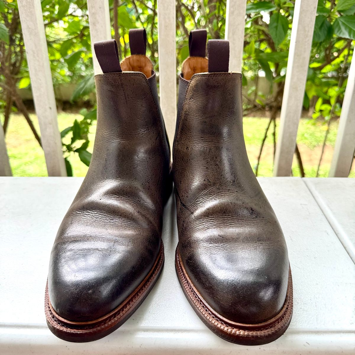 Photo by stinkypatina on July 30, 2025 of the Meermin Chelsea Boot in C.F. Stead Caper Green Waxy Kudu.
