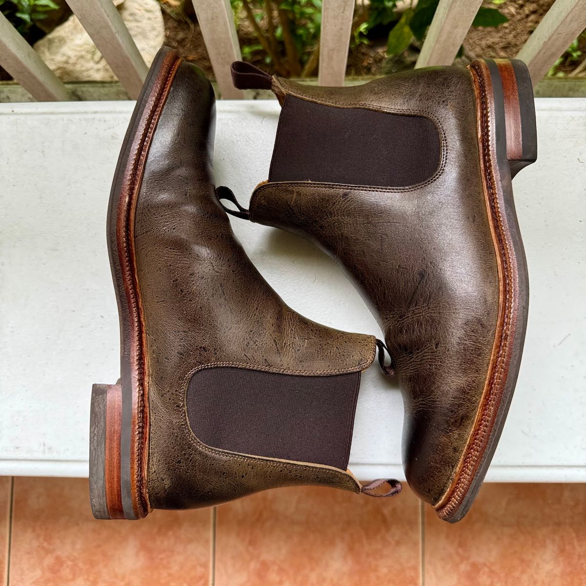 Photo by stinkypatina on September 9, 2025 of the Meermin Chelsea Boot in C.F. Stead Caper Green Waxy Kudu.
