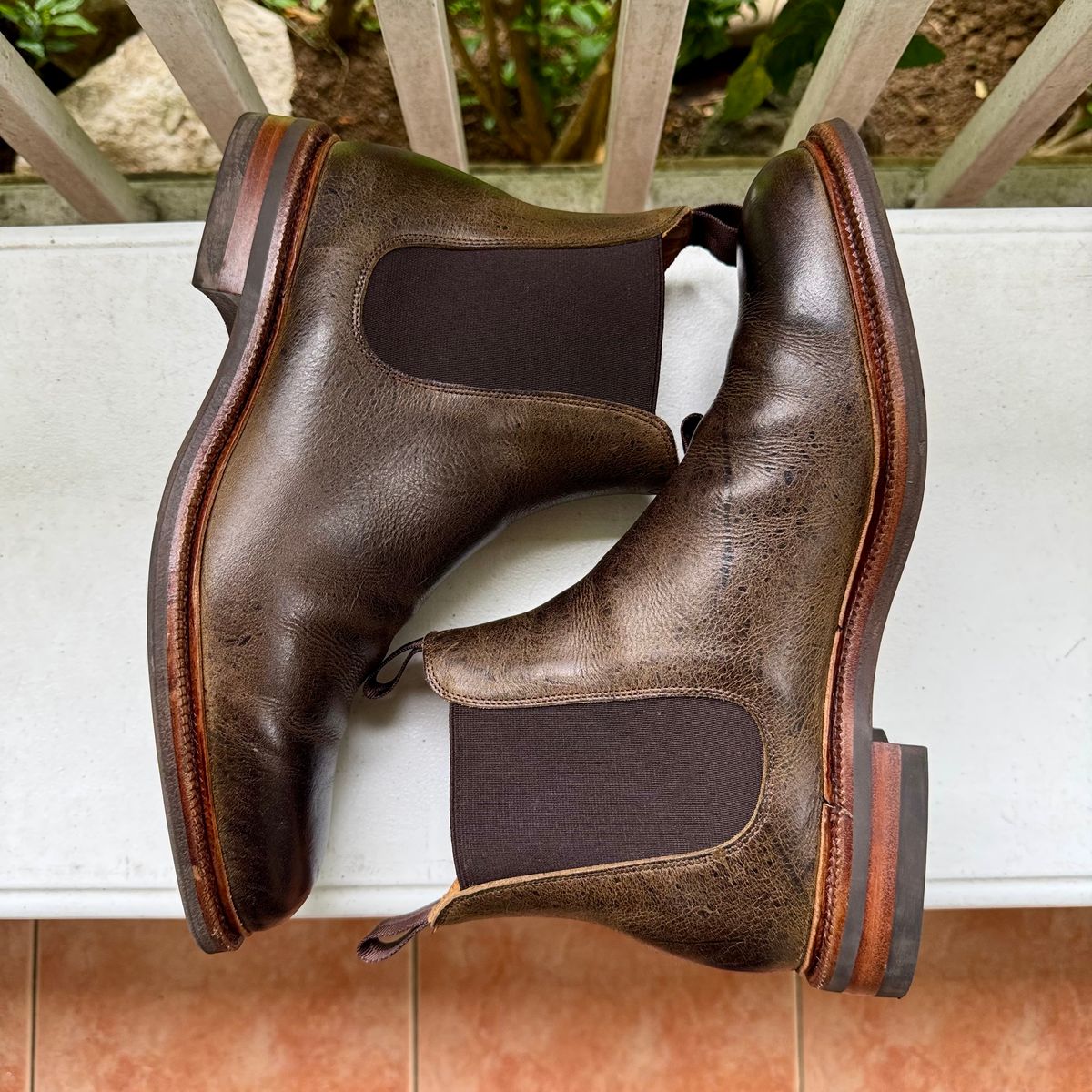 Photo by stinkypatina on September 9, 2025 of the Meermin Chelsea Boot in C.F. Stead Caper Green Waxy Kudu.