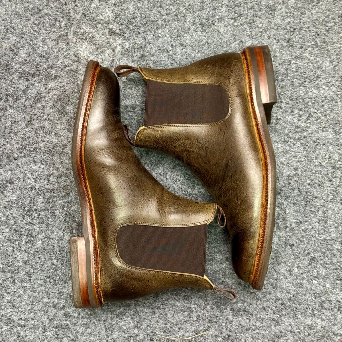 Photo by stinkypatina on December 11, 2025 of the Meermin Chelsea Boot in C.F. Stead Caper Green Waxy Kudu.