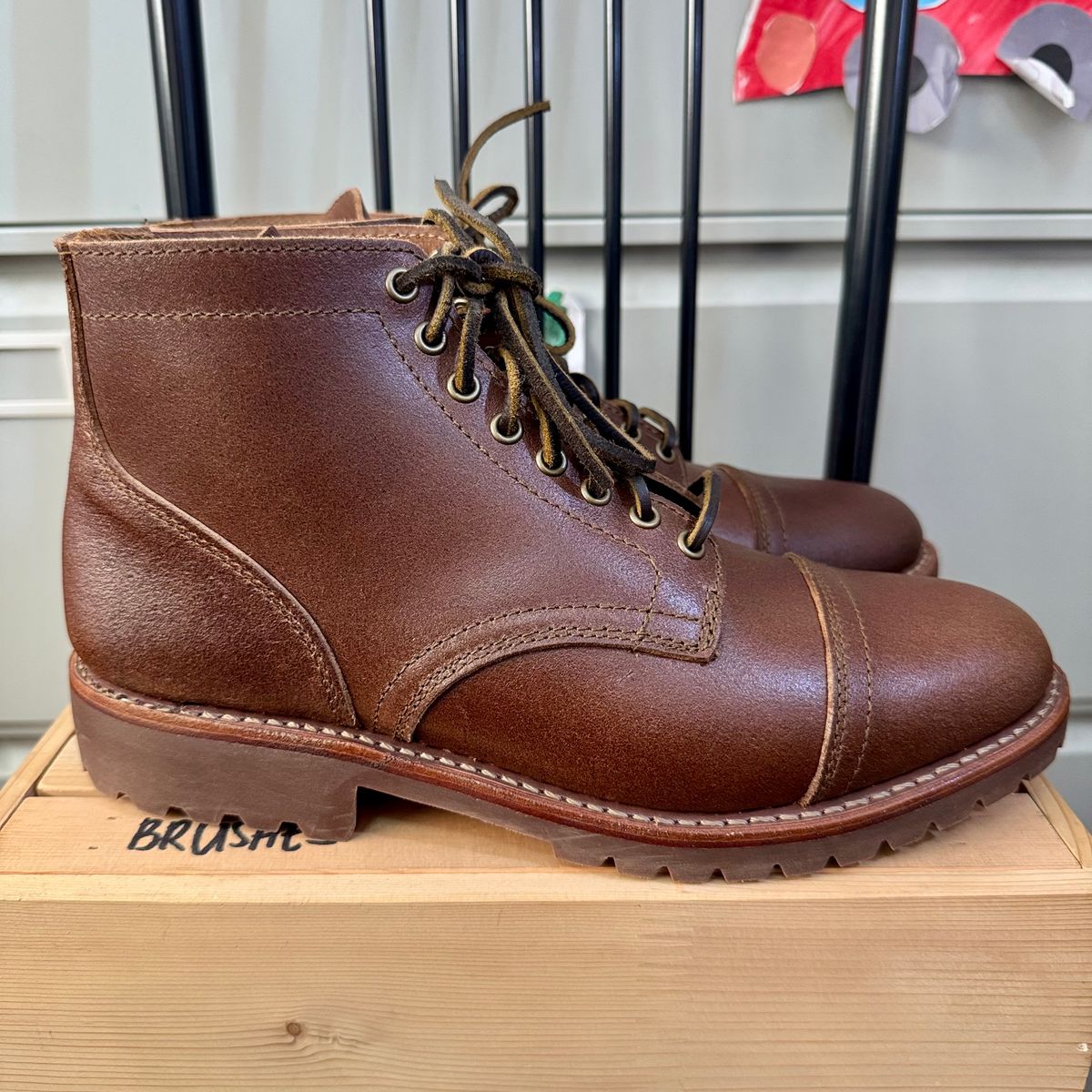 Photo by stinkypatina on October 1, 2025 of the Thursday Vanguard in Horween Natural Waxed Roughout.