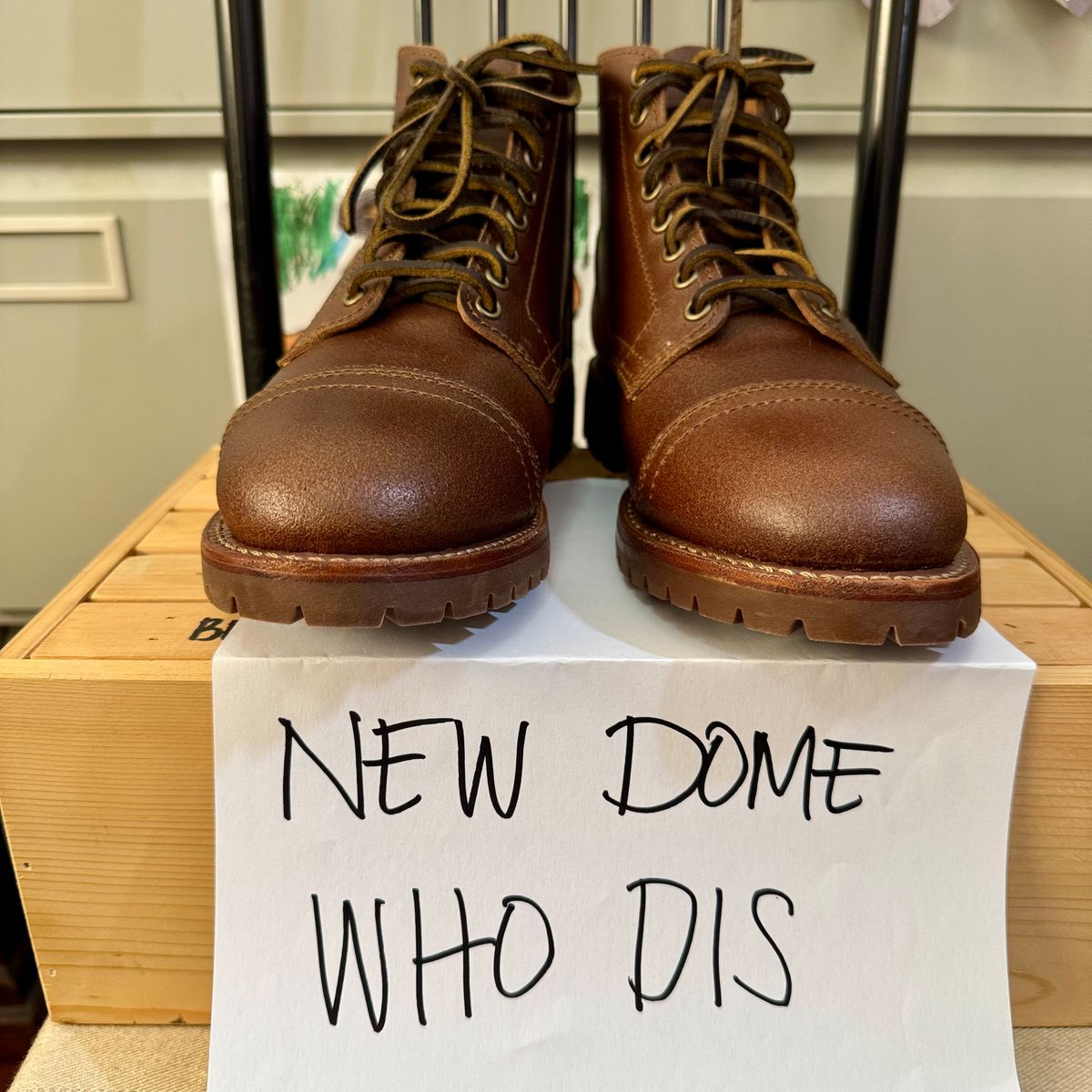 Photo by stinkypatina on October 1, 2025 of the Thursday Vanguard in Horween Natural Waxed Roughout.
