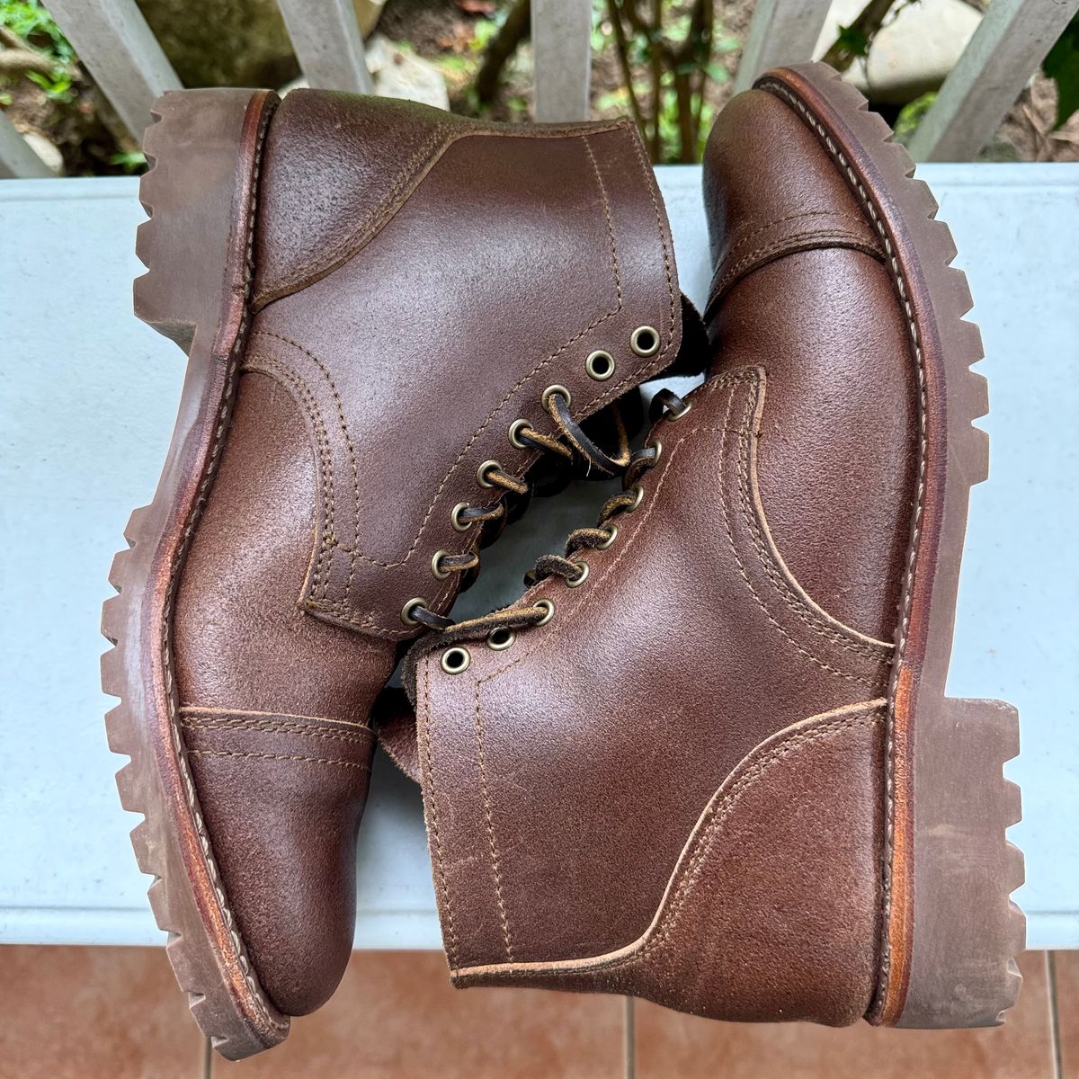 Photo by stinkypatina on October 10, 2025 of the Thursday Vanguard in Horween Natural Waxed Roughout.
