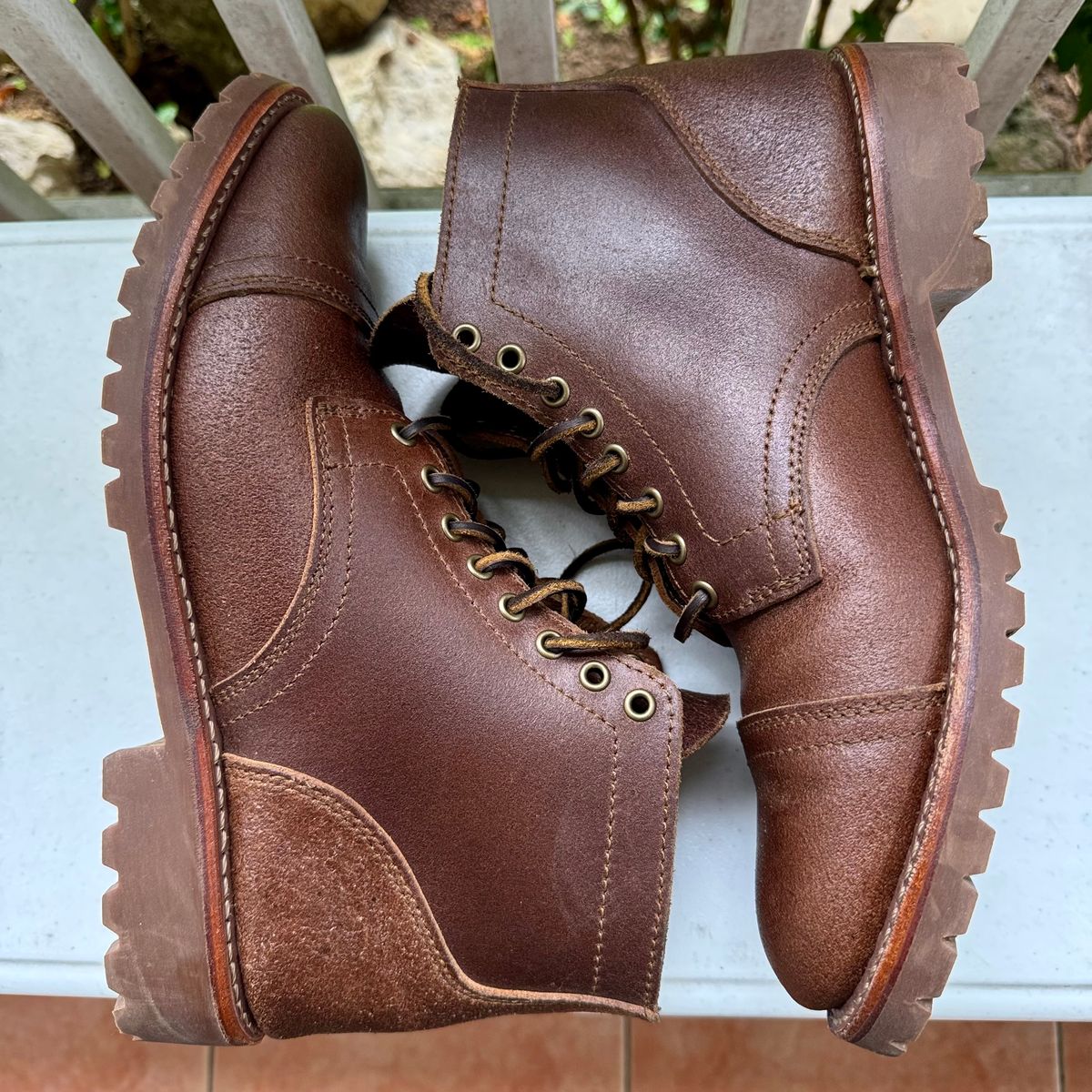 Photo by stinkypatina on October 10, 2025 of the Thursday Vanguard in Horween Natural Waxed Roughout.