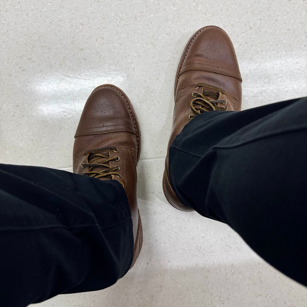 Photo by stinkypatina on October 8, 2025 of the Thursday Vanguard in Horween Natural Waxed Roughout.