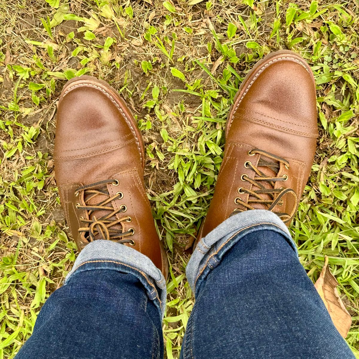Photo by stinkypatina on October 7, 2025 of the Thursday Vanguard in Horween Natural Waxed Roughout.