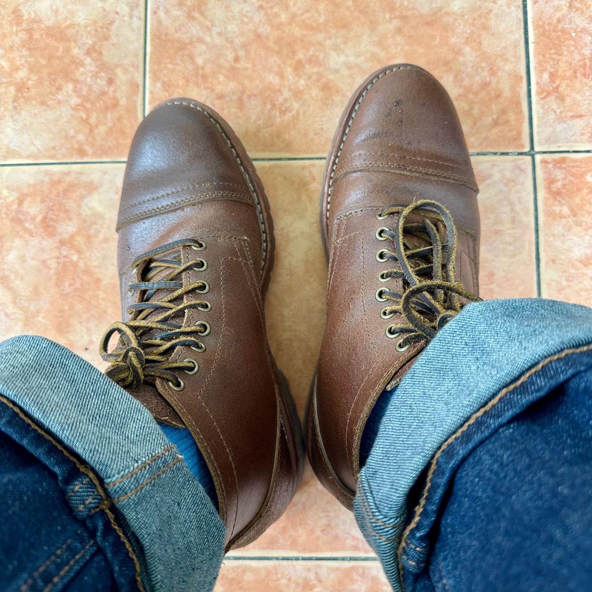 Photo by stinkypatina on October 19, 2025 of the Thursday Vanguard in Horween Natural Waxed Roughout.