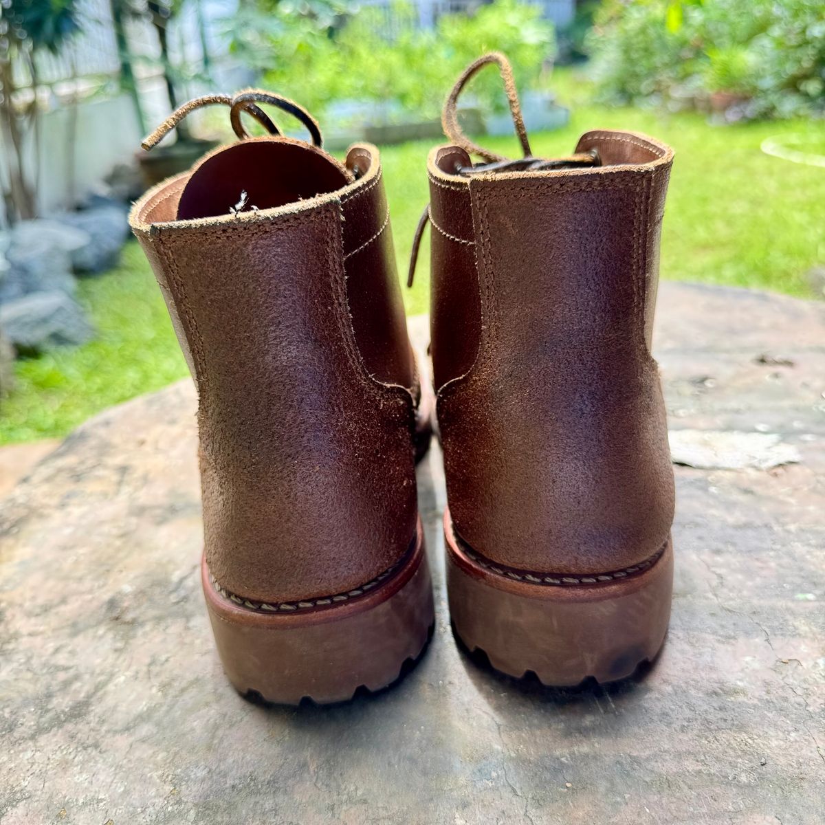 Photo by stinkypatina on November 2, 2025 of the Thursday Vanguard in Horween Natural Waxed Roughout.