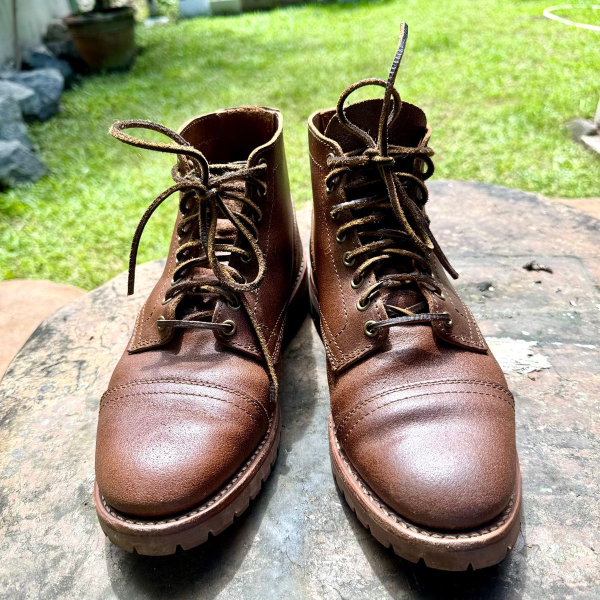 Photo by stinkypatina on November 2, 2025 of the Thursday Vanguard in Horween Natural Waxed Roughout.