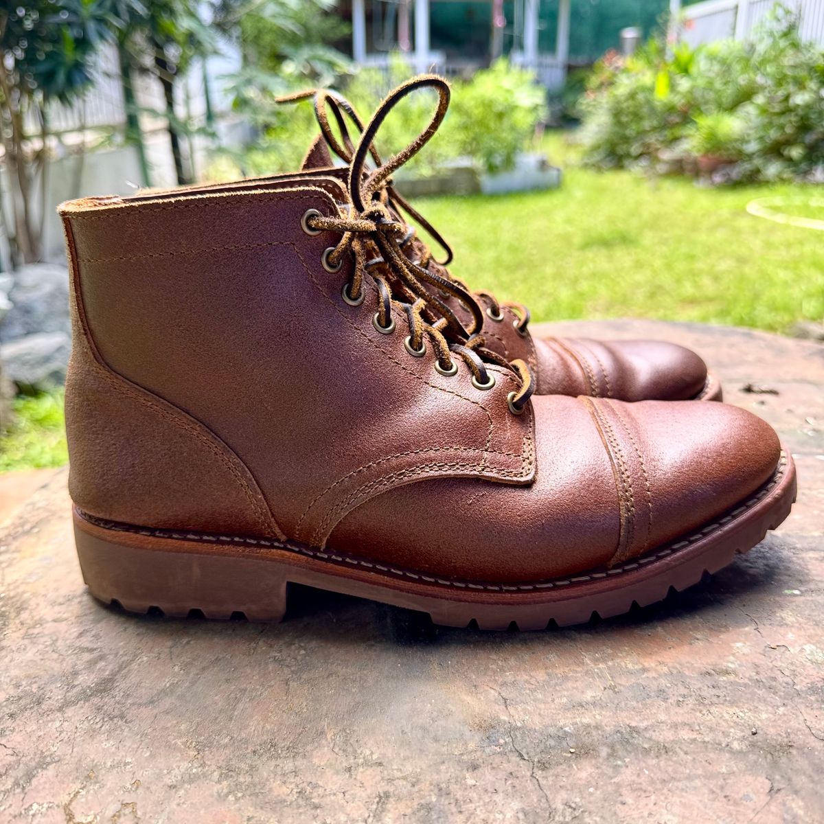 Photo by stinkypatina on November 2, 2025 of the Thursday Vanguard in Horween Natural Waxed Roughout.
