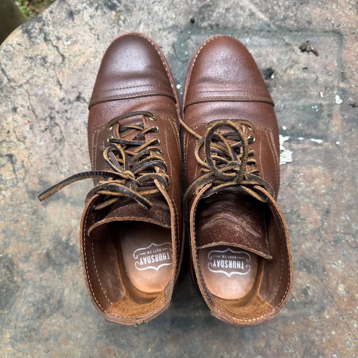 Photo by stinkypatina on November 2, 2025 of the Thursday Vanguard in Horween Natural Waxed Roughout.