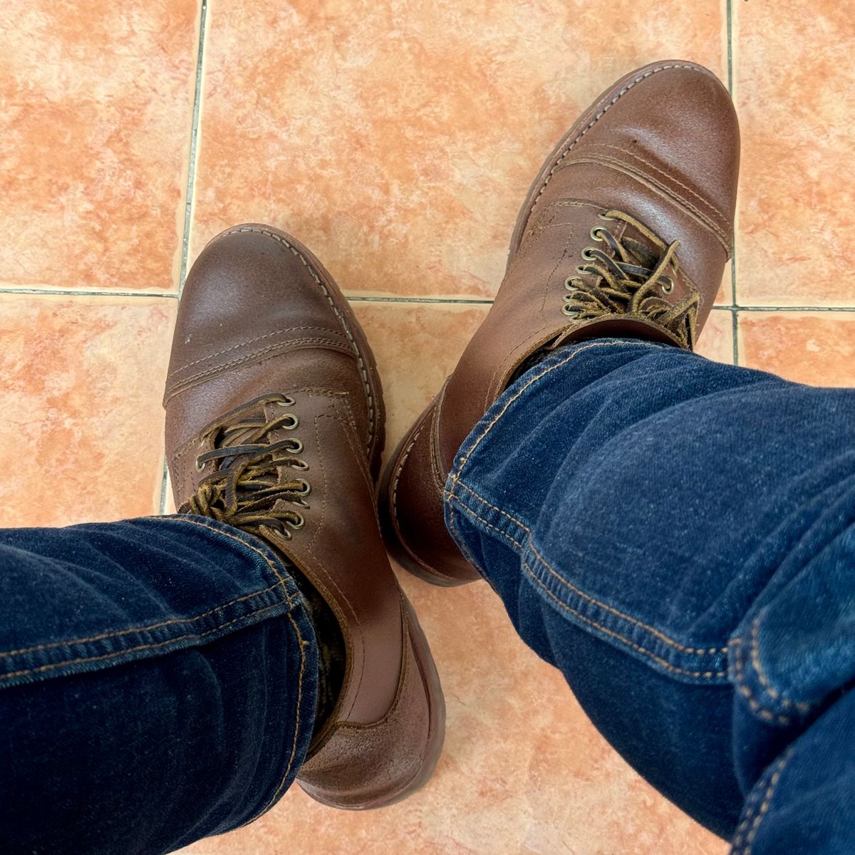 Photo by stinkypatina on November 19, 2025 of the Thursday Vanguard in Horween Natural Waxed Roughout.