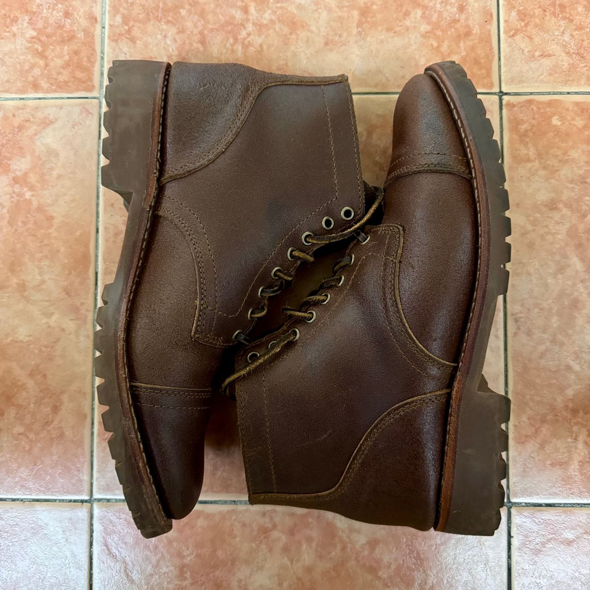 Photo by stinkypatina on November 19, 2025 of the Thursday Vanguard in Horween Natural Waxed Roughout.