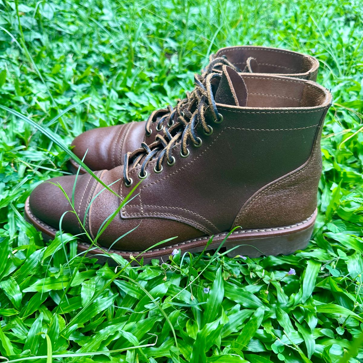 Photo by stinkypatina on December 4, 2025 of the Thursday Vanguard in Horween Natural Waxed Roughout.
