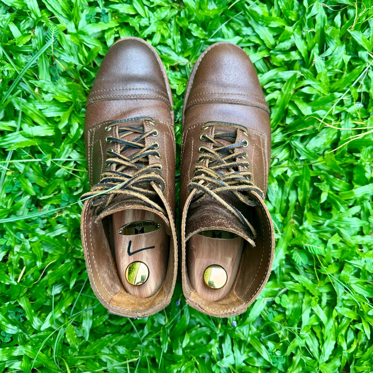 Photo by stinkypatina on December 4, 2025 of the Thursday Vanguard in Horween Natural Waxed Roughout.