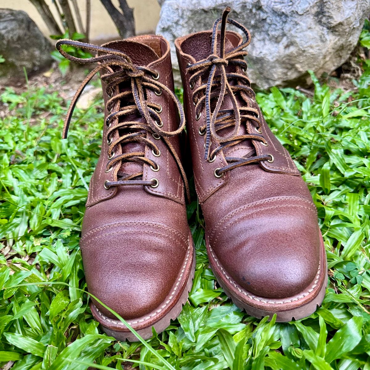 Photo by stinkypatina on January 4, 2026 of the Thursday Vanguard in Horween Natural Waxed Roughout.