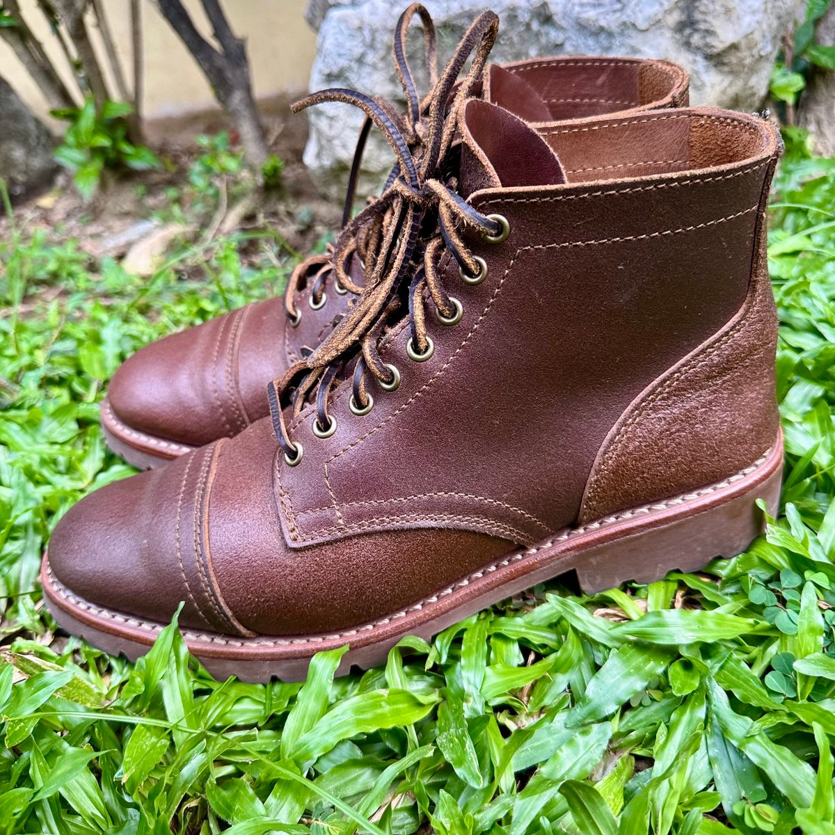 Photo by stinkypatina on January 4, 2026 of the Thursday Vanguard in Horween Natural Waxed Roughout.