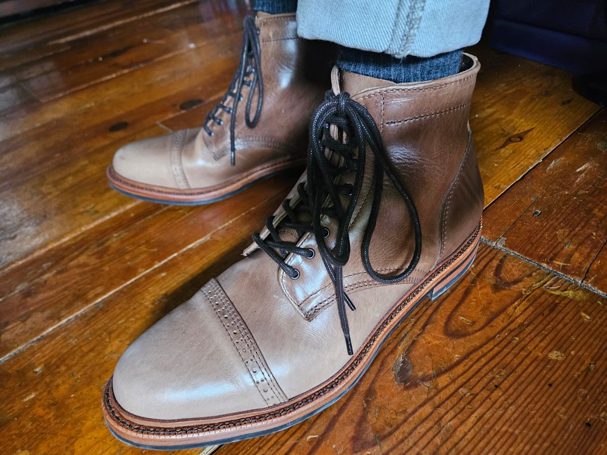 Photo by Griswald_Chillingsworth on August 5, 2023 of the Parkhurst The Delaware in Horween Natural Chromexcel.