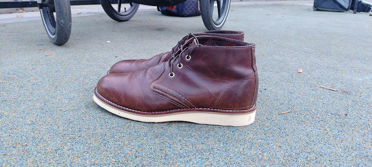 Photo by mitchellvanlee on October 5, 2025 of the Red Wing Work Chukka in S.B. Foot Briar Oil Slick.