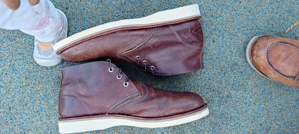 Photo by mitchellvanlee on October 5, 2025 of the Red Wing Work Chukka in S.B. Foot Briar Oil Slick.